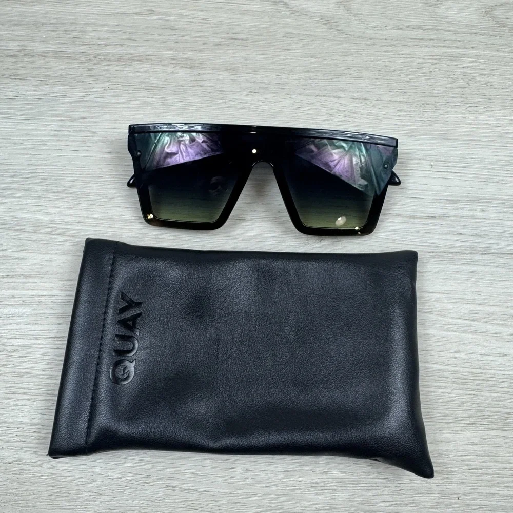 Quay Hindsight Shield Sunglasses Black /Smoke Green Fade Rimless 51mm Unisex